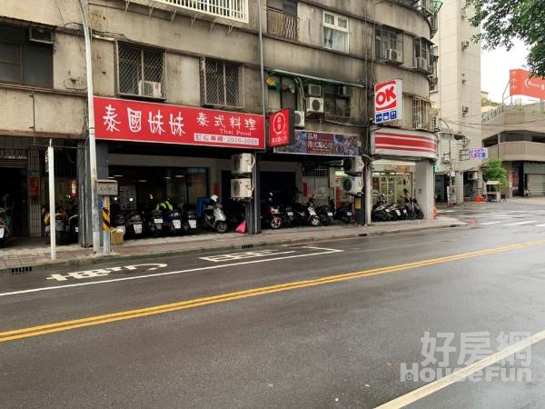 永利商場人潮金店