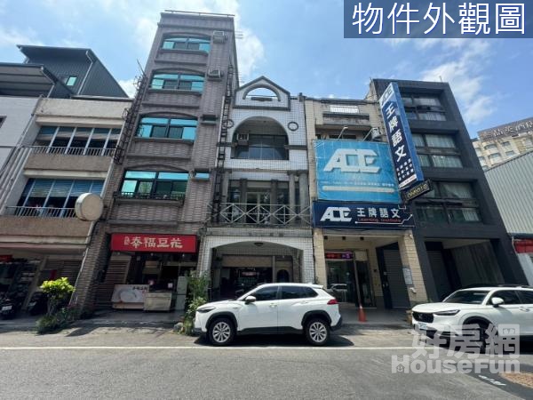 近新月好熱鬧金店住