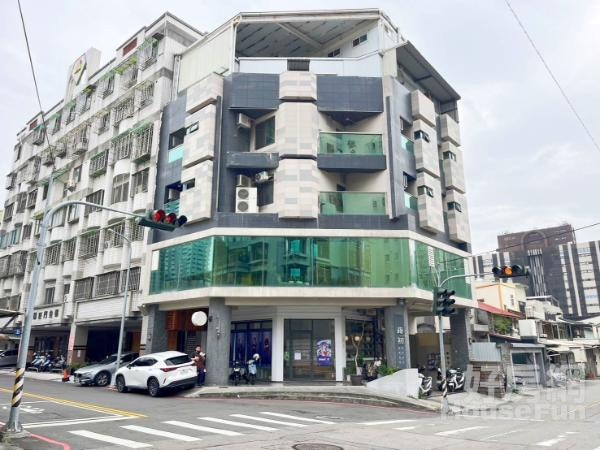 西區美術館大地坪三角窗電梯金透店年收約235萬