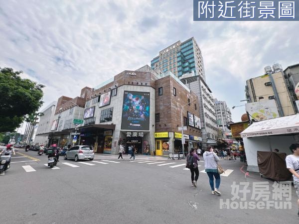 正一中商圈大面寬稀有雙面臨路金店面