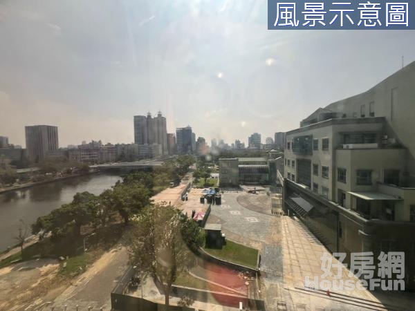 鹽埕面愛河即可入住電梯大套房