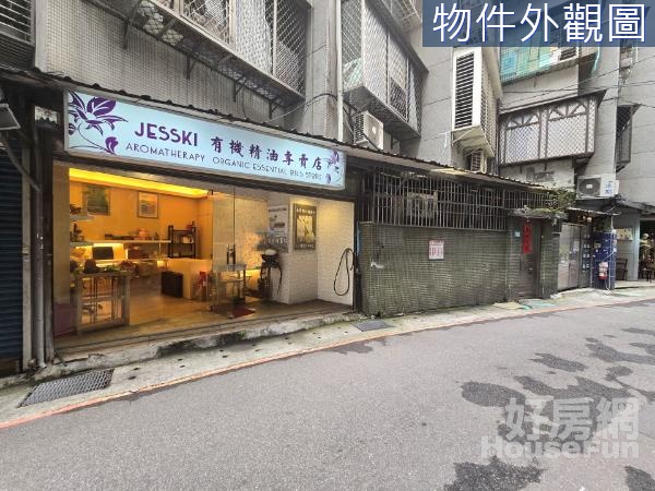 大遠百旁面寬金店