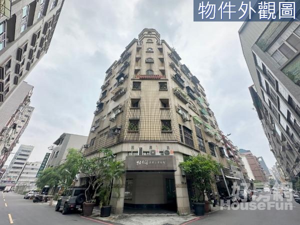 信義國小站超值三角窗黃金店面◆大面寬