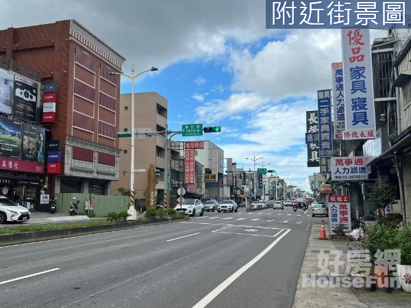 經國重劃區 春日路家樂福旁透天店面.