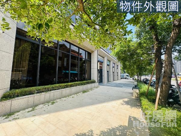 忠孝大潤發 麗寶美棧精品店面