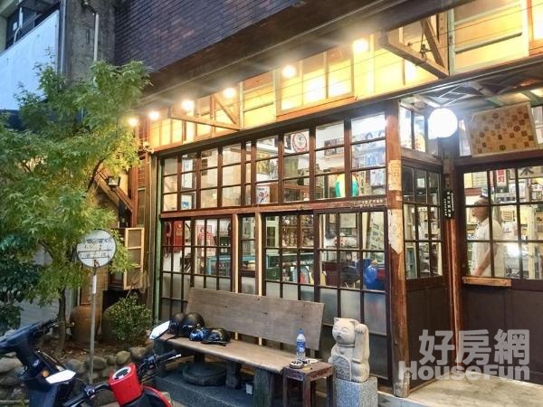 稀有獨特三民商圈燙金大面寬店面+大三室