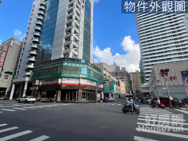 近巨蛋.捷運吃市三角窗金店面