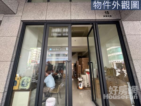 《亞洲新灣區三多商圈正路金店面》