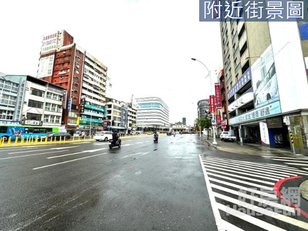 ★高雄火車站市中心邊間大地坪金透面★